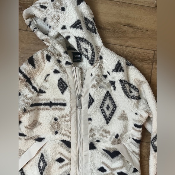 The North Face women’s fleece zip up - Picture 2 of 7